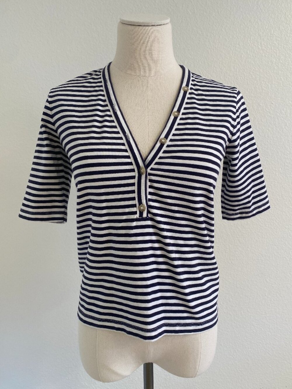 Frame Midweight Cotton V-neck Stretch Tee - XS